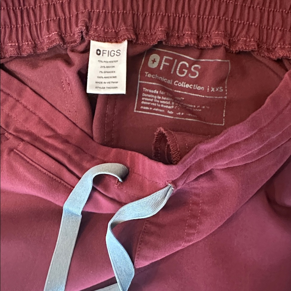 Figs Maroon Scrub Set - Picture 4 of 9